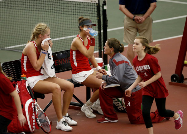 Women's tennis comes up short at Auburn