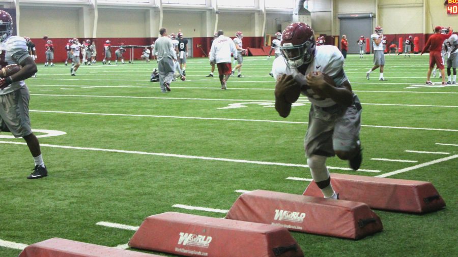 PRACTICE REPORT: Football practices inside Friday before second scrimmage