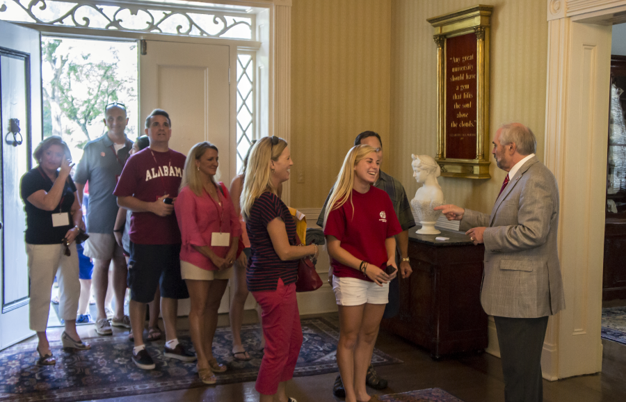 Bailey welcomes students and families at Presidents Mansion