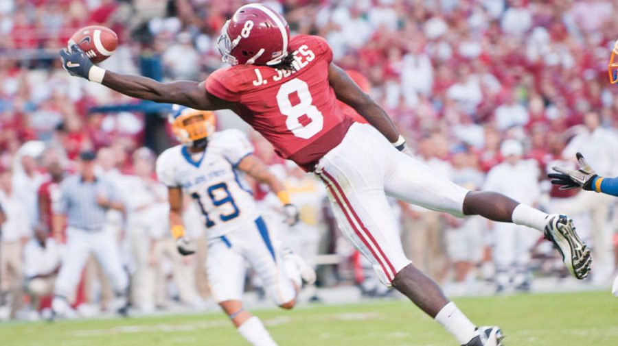 Alabama dominant in first game of season