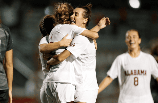 Alabama soccer squeaks out a win against Kentucky on Senior Night