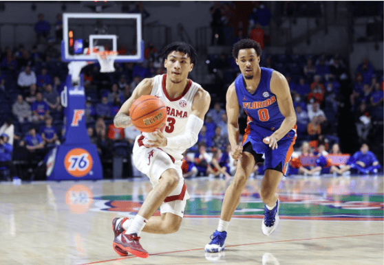 Guard Jahvon Quinerly makes a pass during Wednesdays game against the Florida Gators.