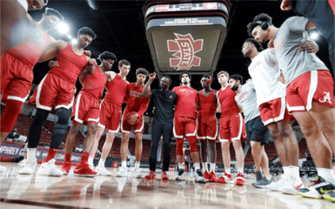 The Alabama men’s basketball team gets ready before its game at Mississippi State on Feb. 27, 2020. 